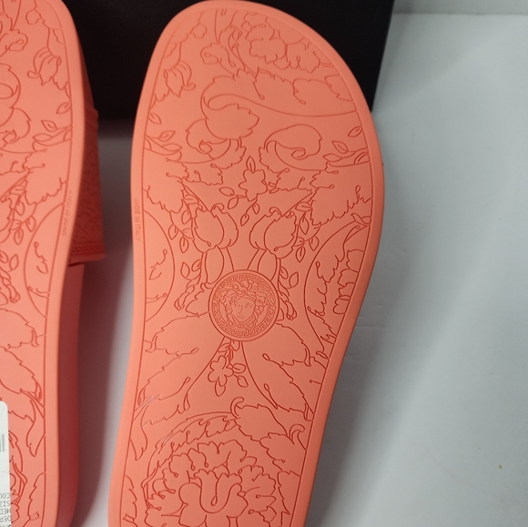 Versace Palazzo Pool Slides size 36.5 - Picture 10 of 12